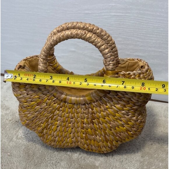 Woven Straw Flower Shaped Handbag With Double Handles & Zipper Closure Bahamas - Picture 9 of 9